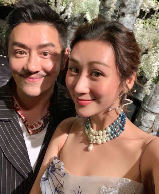 还记得5年剖腹产4胎的蒋丽莎34岁的她穿吊带身材让人惊讶