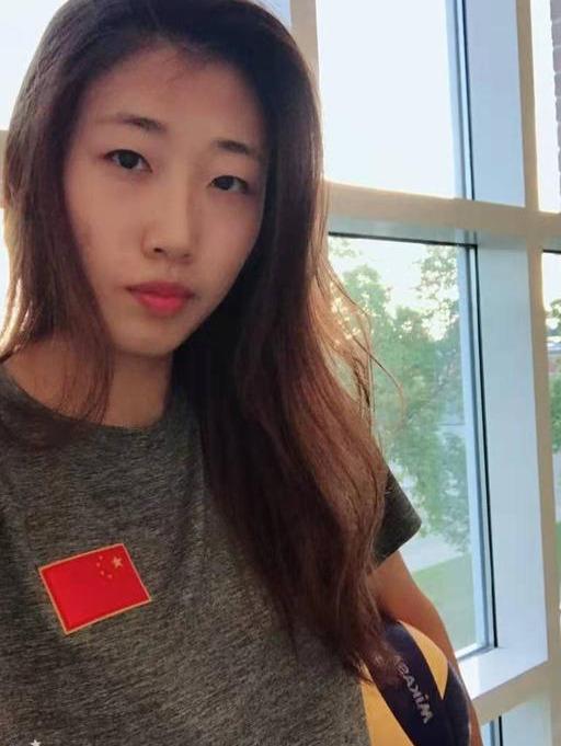 女排最性感队员刘晏含,厚嘴唇大破浪,御姐范十足