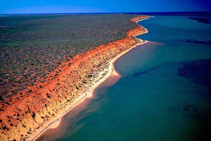 世界上一个不寻常的"海滩",不穿鞋子不能走!没有沙子还硌脚!