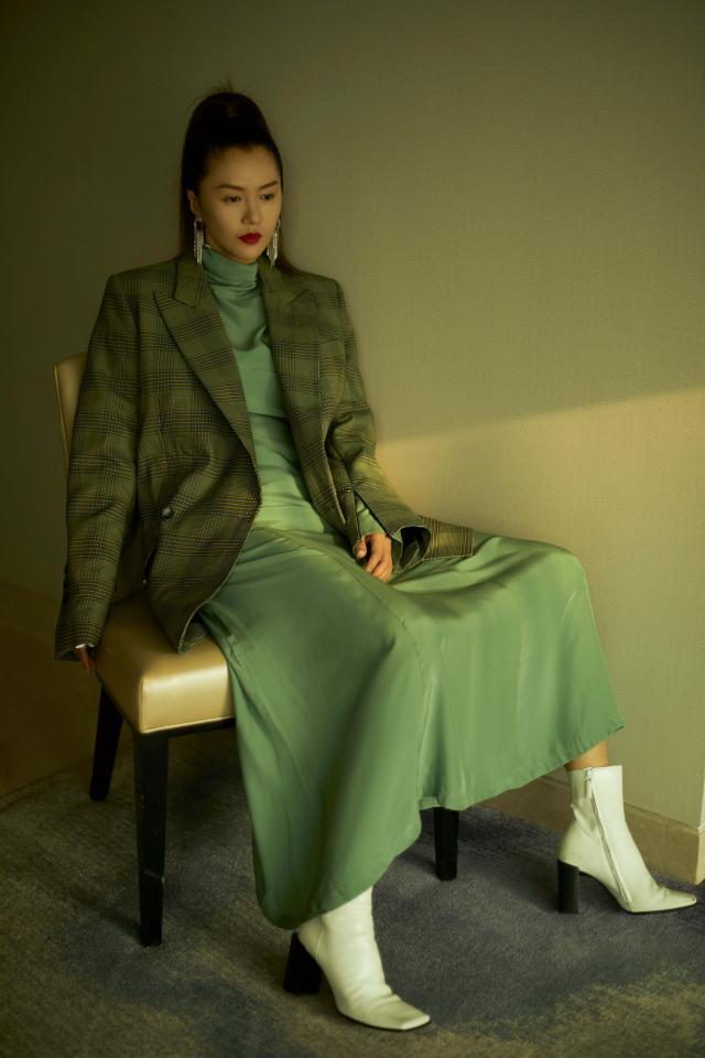 这个颜色不火但最显白显气质刘诗诗高圆圆产后靠穿它美回少女
