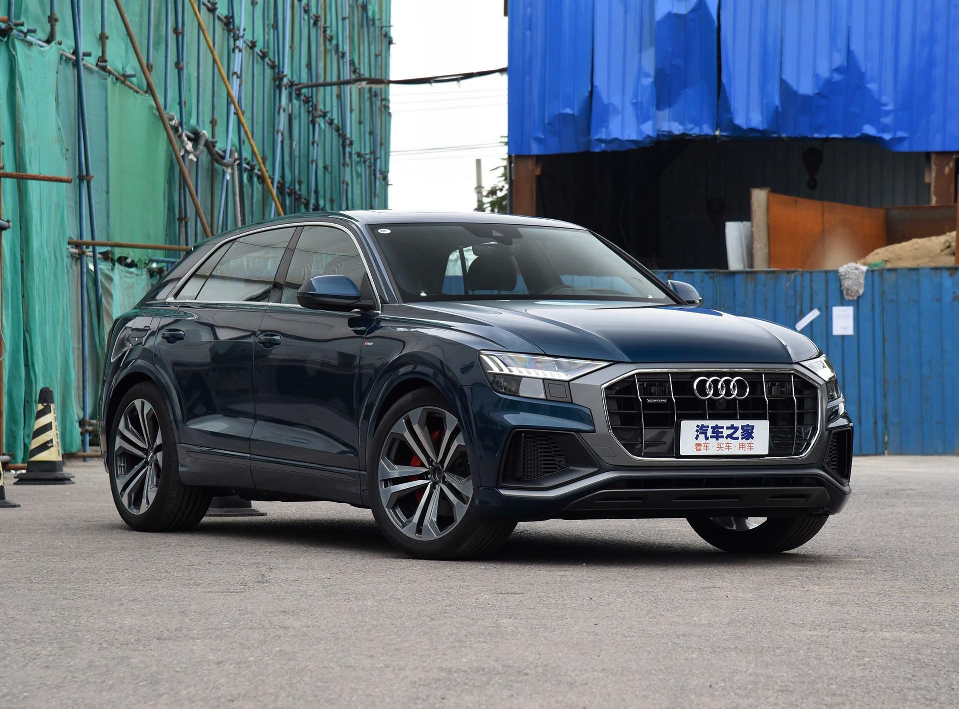 全系标配quattro四驱系统,奥迪旗舰轿跑suv q8