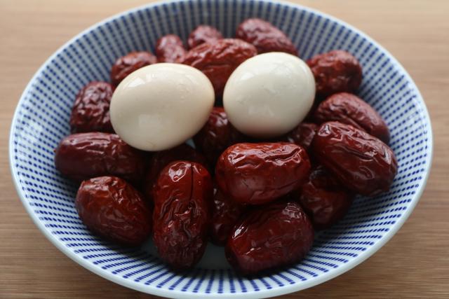 红枣加2个鸡蛋不用烤箱不油炸美容又养颜女人孩子要多吃