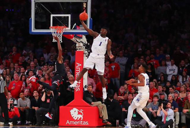 nba逆天平筐镜头:300斤奥胖能平视篮筐,蔡恩随意一跳肩膀平筐