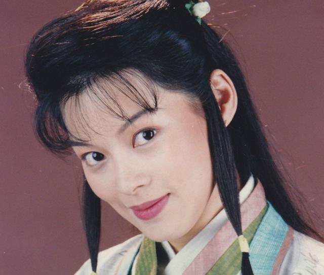 粉丝晒阿朱剧照年轻时的刘锦玲漂亮有灵气可惜现在却容颜不再