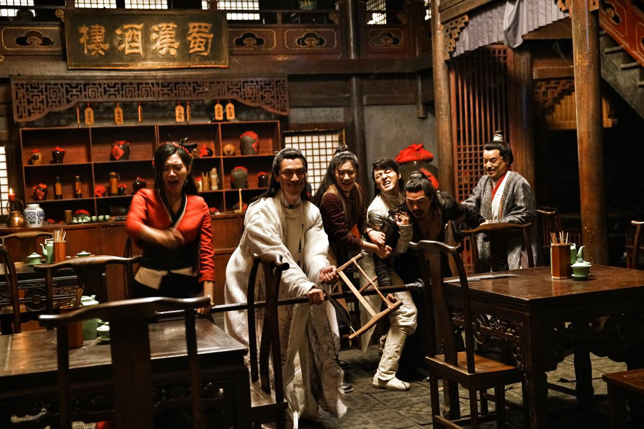 热播三国神剧《蜀汉酒楼》,憨萌关羽霸气拿刀还原度爆表