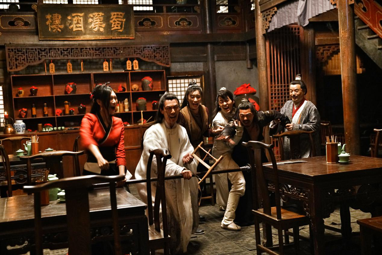 热播三国神剧《蜀汉酒楼》,憨萌关羽霸气拿刀还原度爆表