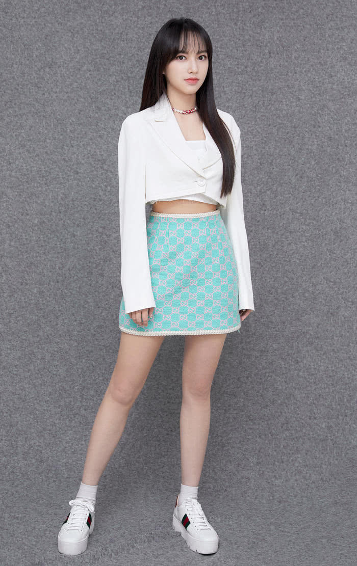 程潇扛不住黑粉吐槽,大象腿瘦成漫画腿,拿围巾当裙穿证明身材!