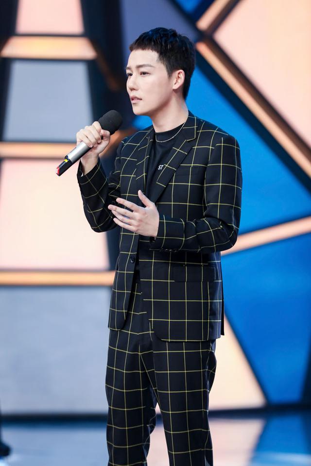 刘维《快本》搞笑深情无缝切换 走心演唱首专主打《蓝》