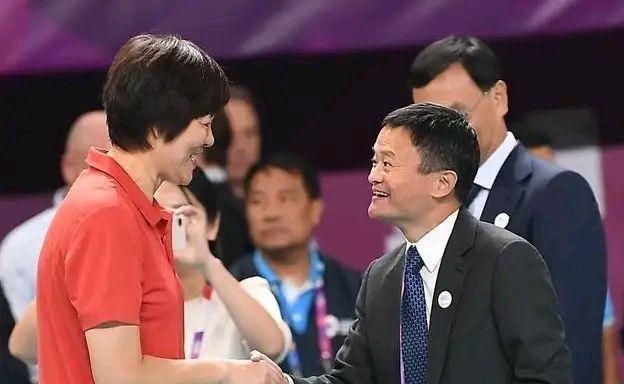 马云当年承诺替中国女排清空购物车,限额5万朱婷给父亲买按摩椅