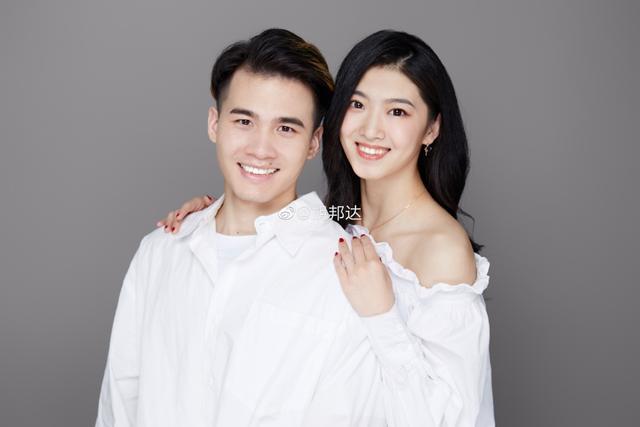 中国体坛又一女神公布恋情,晒亲密合照,满满甜蜜气息