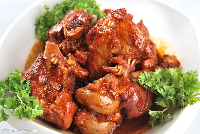 50元买6斤大骨头铁锅一炖双手抱着啃越啃越香真过瘾