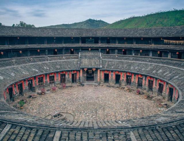 我国最大的客家围屋,俯瞰神似巨型飞碟,距今已有400多年历史|花萼楼|