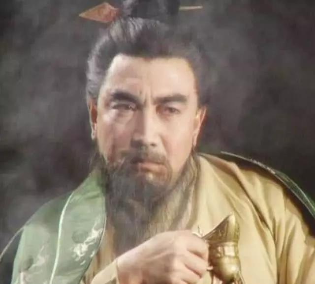 “孔融之死”是他活该吗?因他一个举动直戳要害,曹操非杀他不可