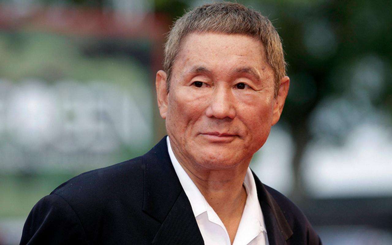 72岁知名导演,爱上小18岁女友,付前妻200亿离婚后却生活窘迫?