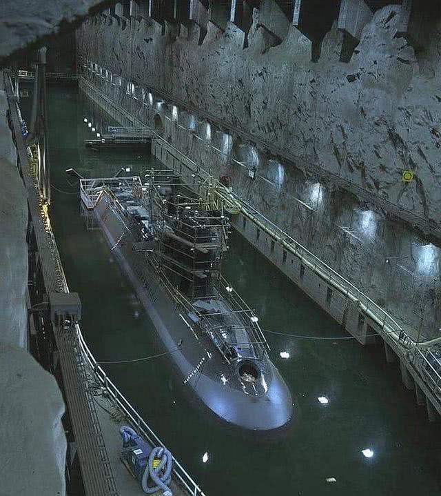 25年后瑞典重启地下海军基地,深挖地下30米,基础设施一应俱全