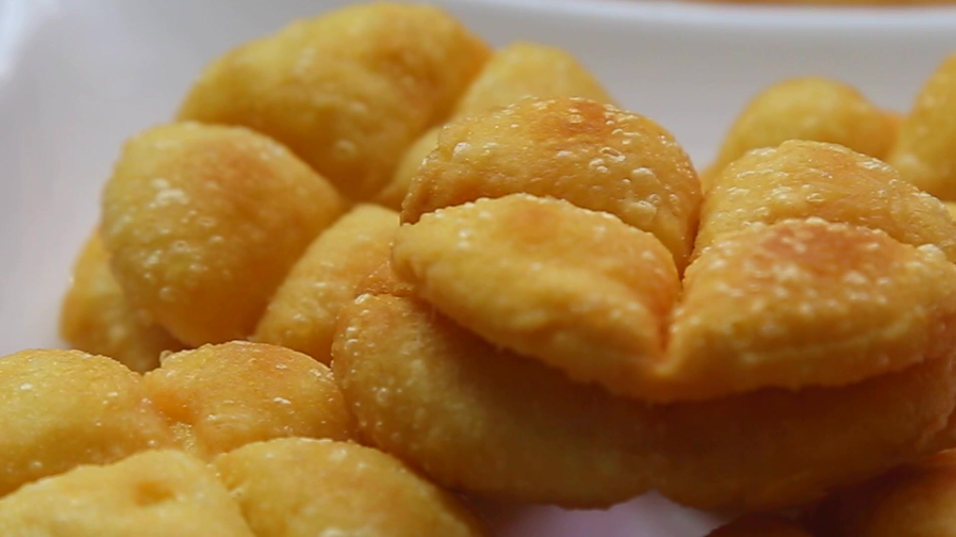 3碗面粉一个鸡蛋教你一道家常油炸饼童年记忆的美味