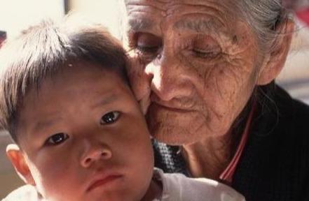 外公外婆将宝宝带大,为什么孩子长大了却和爷爷奶奶亲?不妨一看|外公|外婆|姥姥|姥爷|姥姥家_新浪新闻