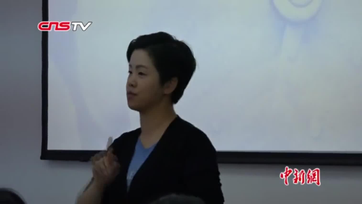 中国首位聋人语言学博士:除了听 聋人什么都能做