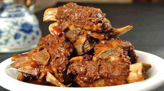 50元买6斤大骨头铁锅一炖双手抱着啃越啃越香真过瘾