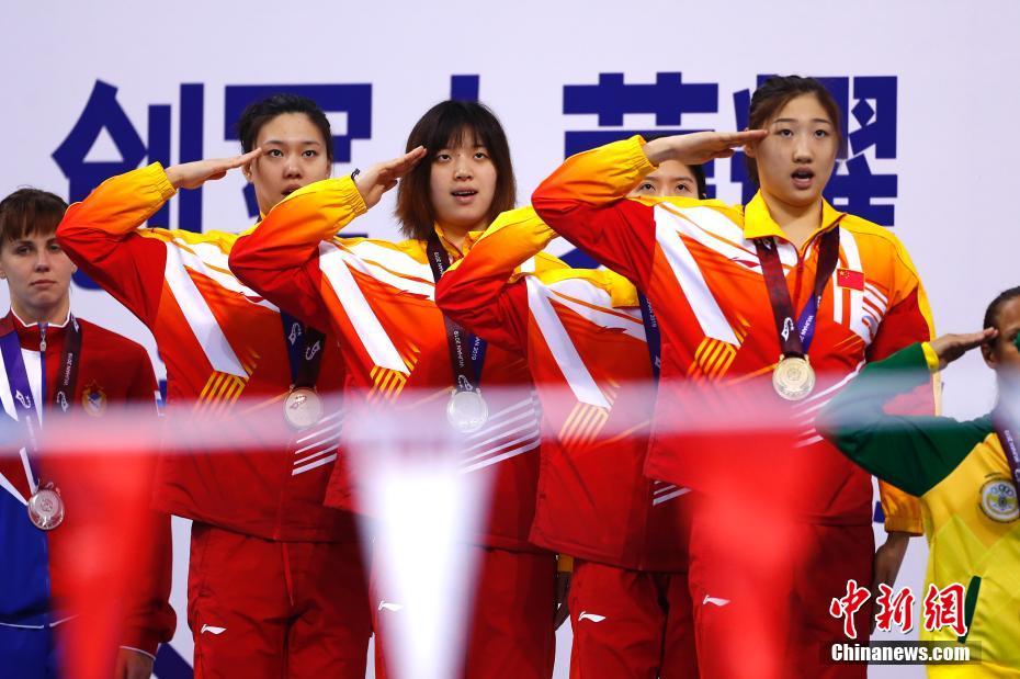 中国队摘水上救生女子4x50米障碍游泳接力金牌中国队摘水上救生女子4x