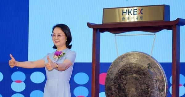 各自有公司,总值超5100亿!|医药|钟慧娟|孙飘扬_新浪新闻