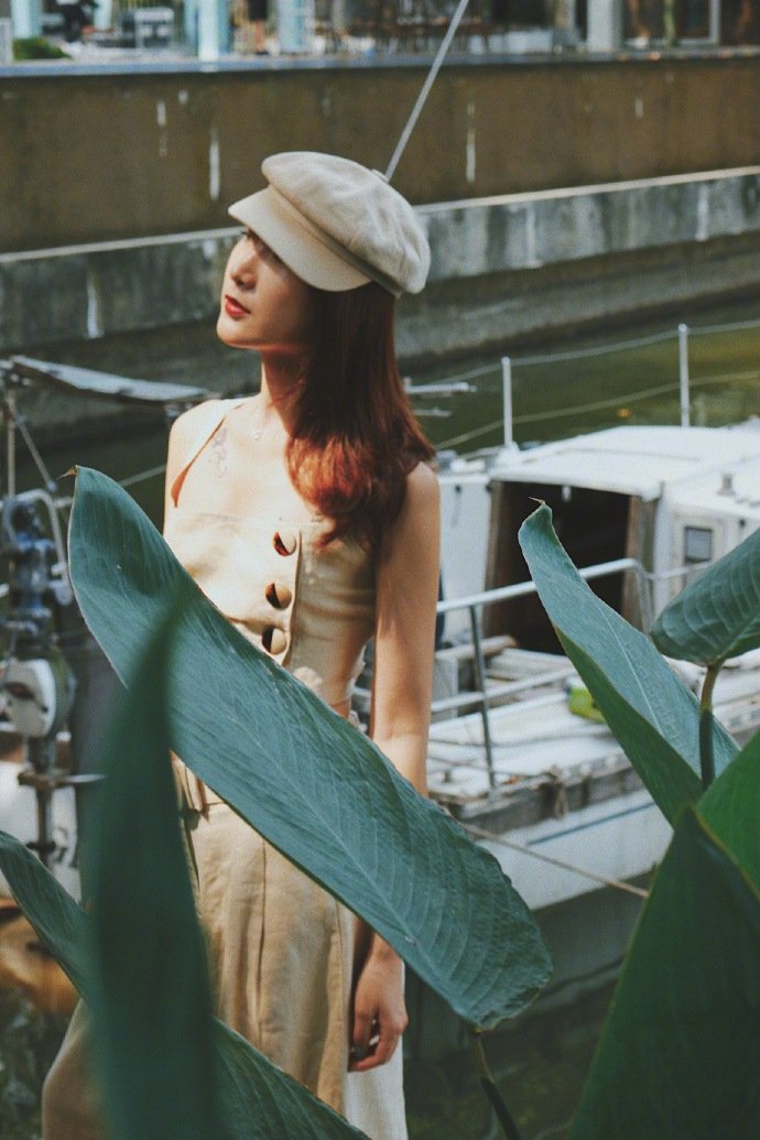 陈赫前妻许婧晒近照 穿露脐装大秀蚂蚁腰 网友:瘦成纸片人了