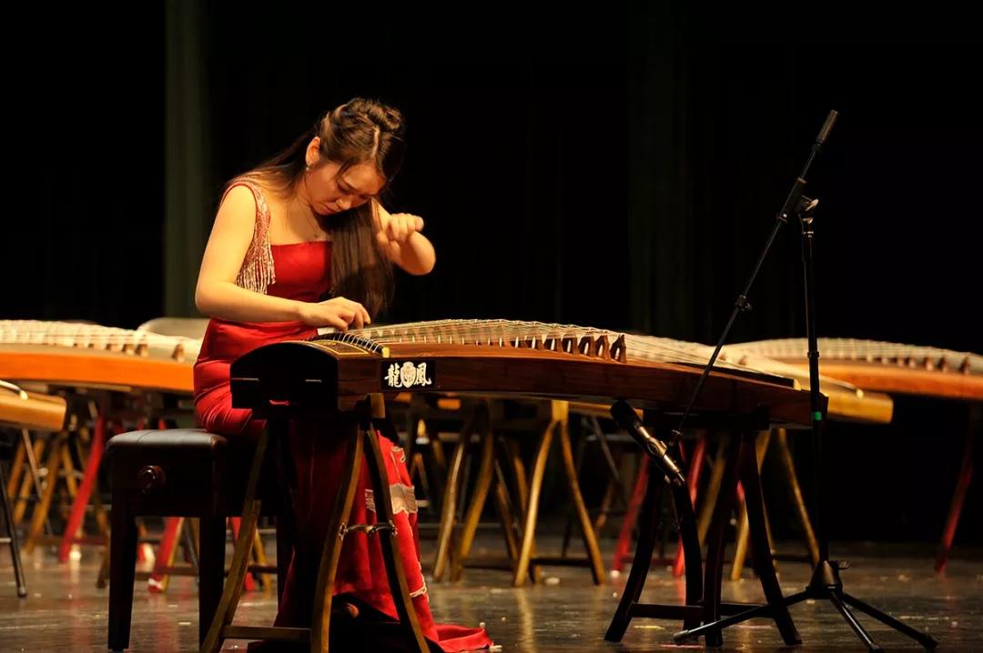 龙凤乐器助力吉炜及多位青年演奏家,演绎古典之韵