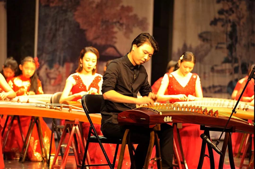 龙凤乐器助力吉炜及多位青年演奏家,演绎古典之韵