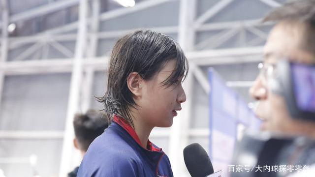 王简嘉禾又"火"了,上次多游一圈,如今套圈破纪录夺冠