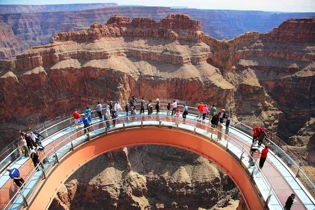 中国游客美国大峡谷坠亡原因令人心痛