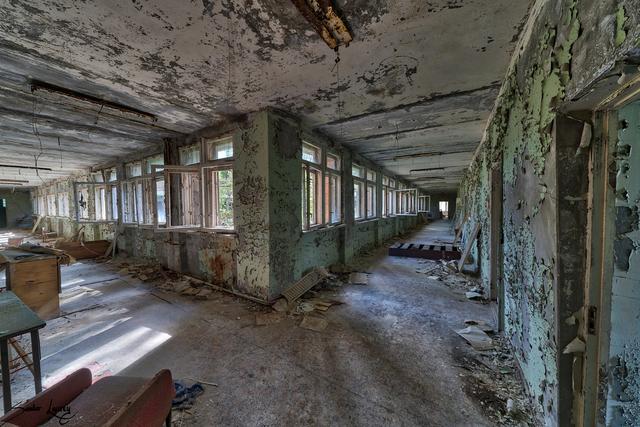 被俄罗斯毁掉后的鬼城至今不能居住警告着全人类的安危