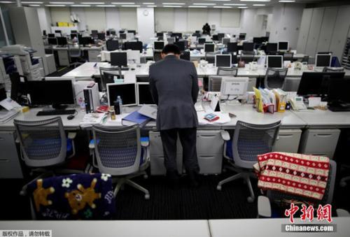 美国退休年龄:朝九晚五的生活要过多少年?延迟退休渐成各国趋势 资料图:日本的一间办公室。