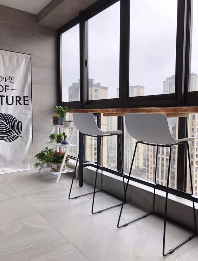 阳台都用来放洗衣机?你有试过在这里做个吧台吗?