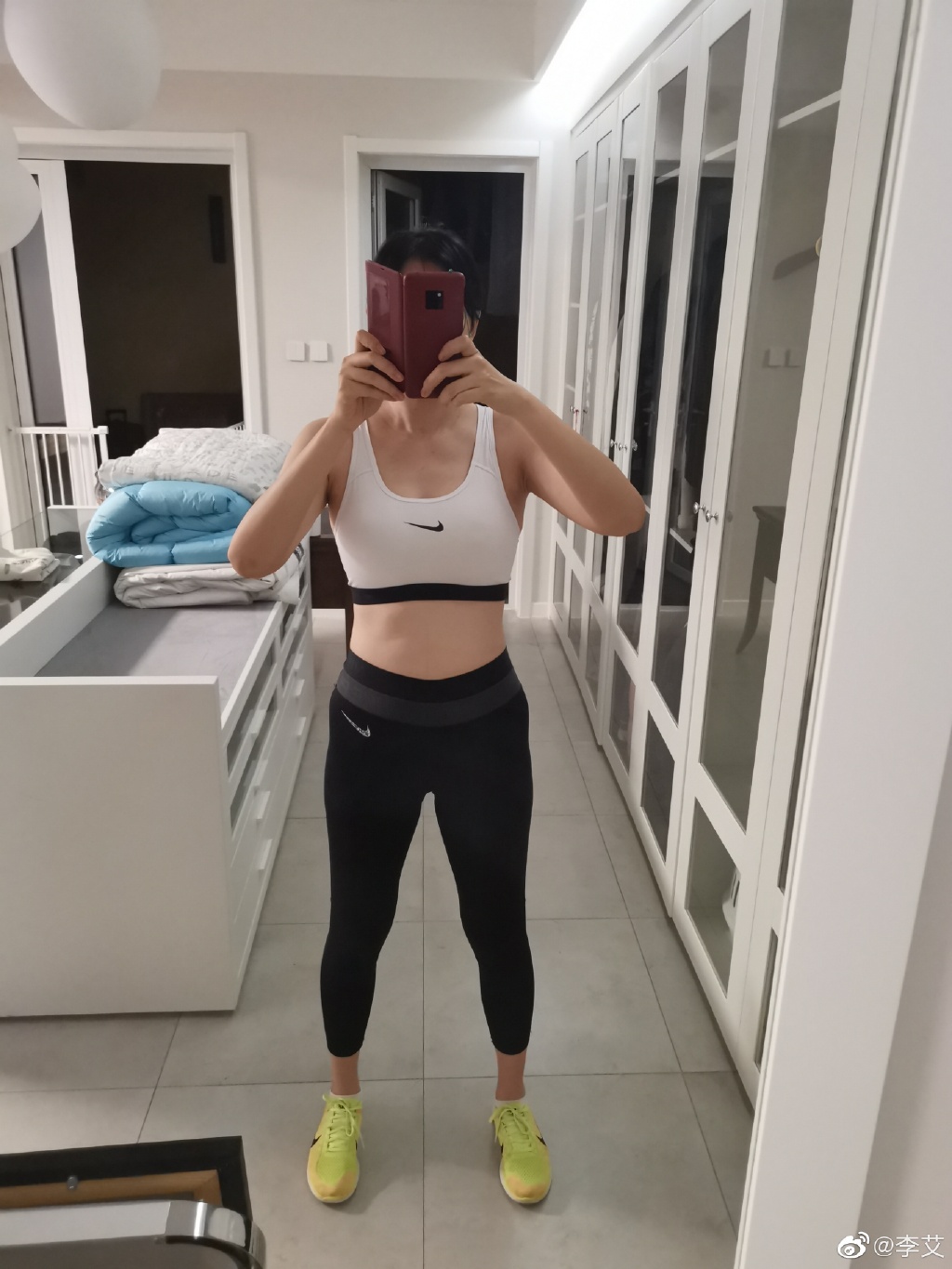 当了妈妈的李艾才知道做母亲要坚强练瑜伽没有你想得那么难