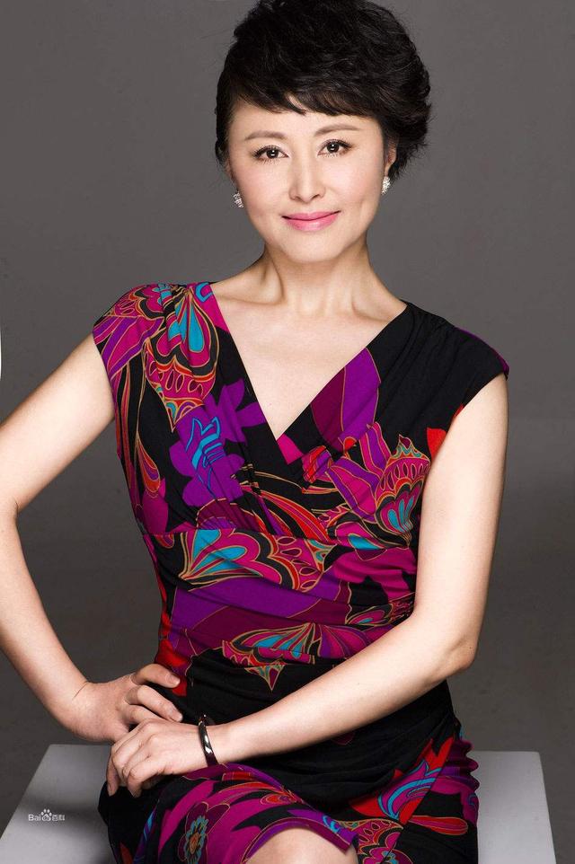 中扮演胡歌的妈妈裘丽娜,在《姐妹兄弟》中扮演李小冉的妈妈周丽萍,在