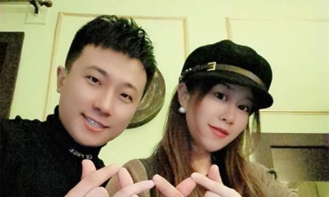 德云社张番刘铨淼同天晒娇妻默契感满分