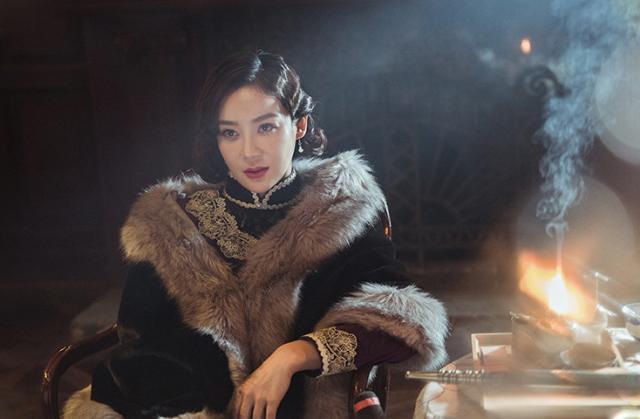 袁姗姗《老酒馆》挑战末代皇后,出场惊艳