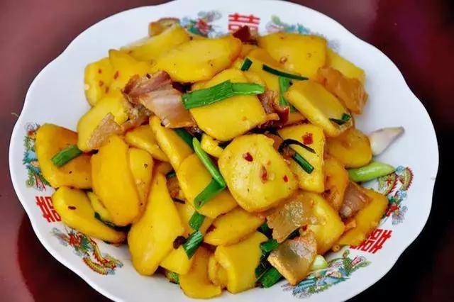 江西赣南客家特色美食"黄元米果",是赣南客家人熟悉的味道