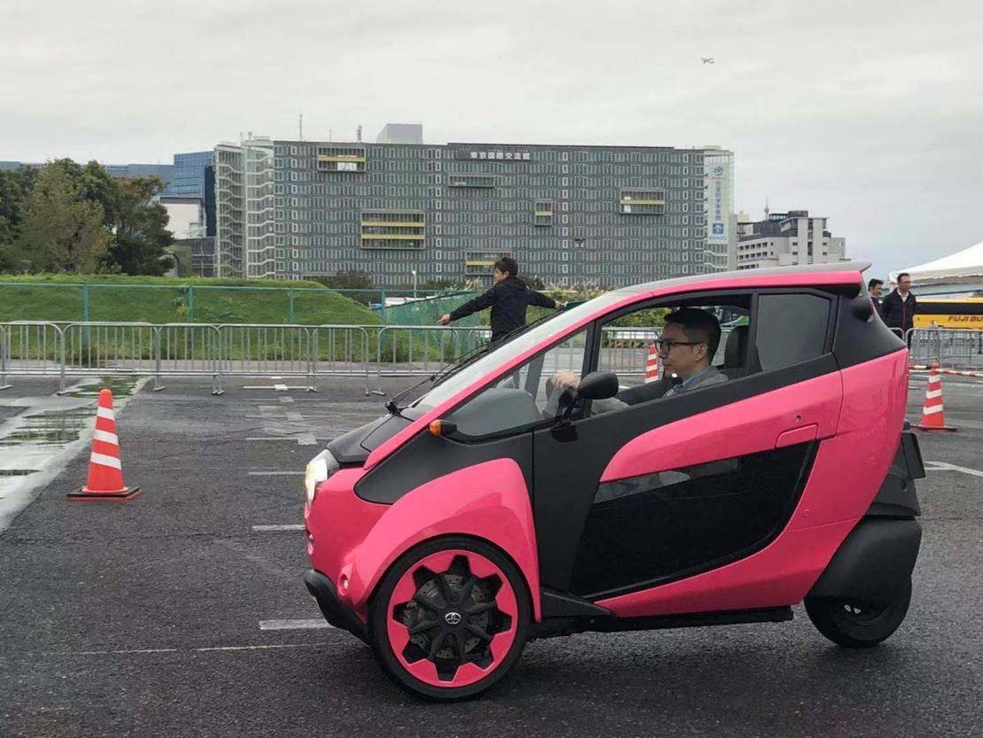 东京车展丨灵活好开的代步小车 体验丰田 i-road
