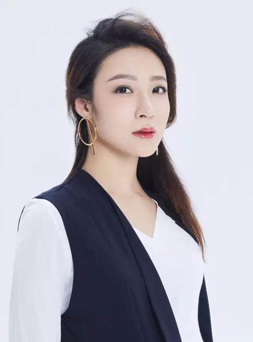 还记得少年包青天的小蛮吗竟是郭德纲徒弟如今36岁长这样