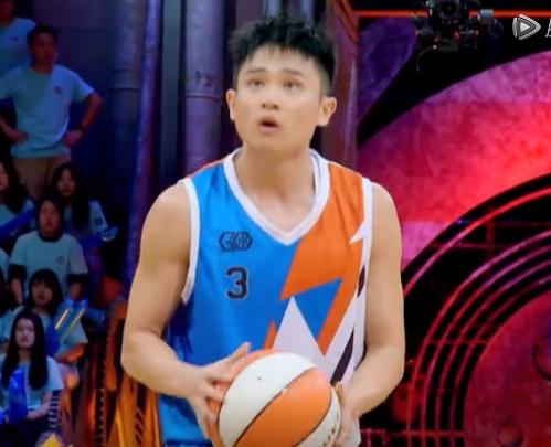 我要打篮球最矮的张子涵拿到了mvp