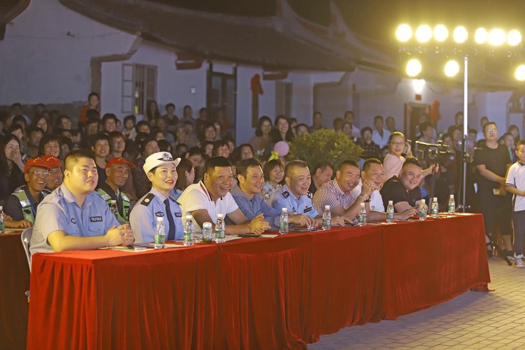 台商交警走进角美镇杨厝村 举行交通安全文艺巡演宣传活动