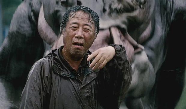 韩国1/4人口走进影院观影,电影《汉江怪物》,其实是部反美电影