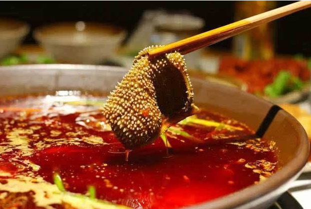 吃火锅涮毛肚讲究"七上八下"的吃法,松开筷子涮的是个"狠人"