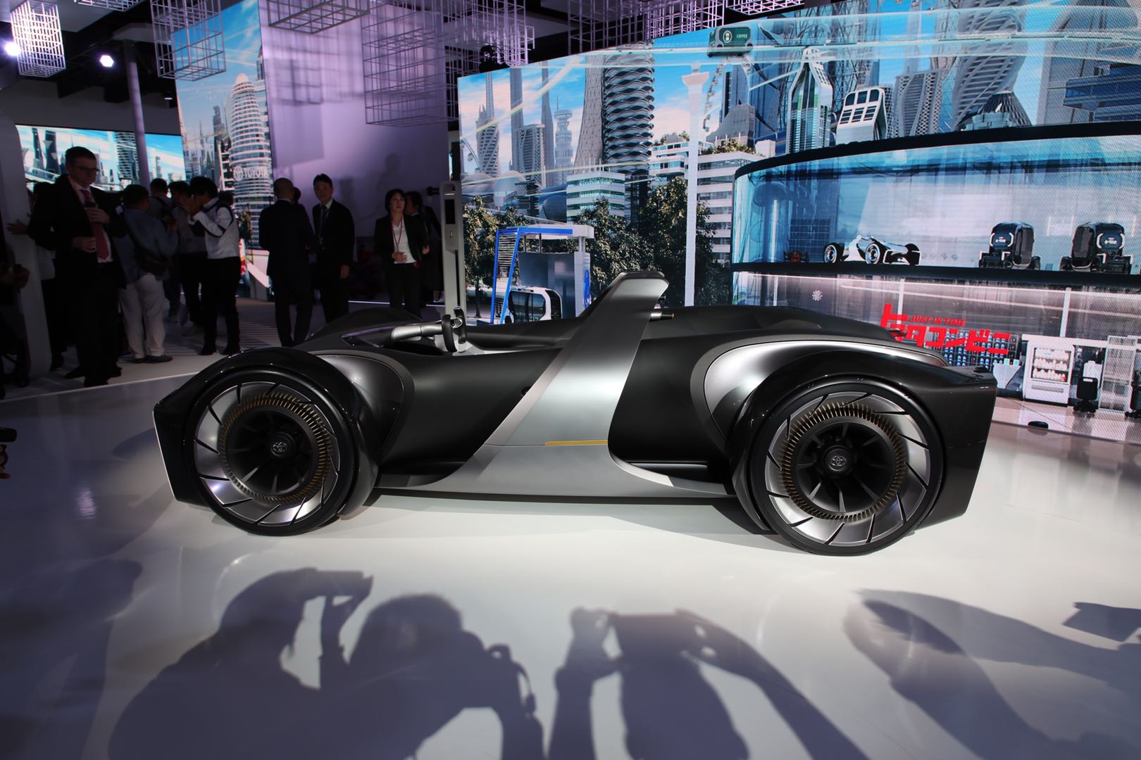 或搭载轮毂电机 丰田全新纯电跑车e-racer亮相东京车展