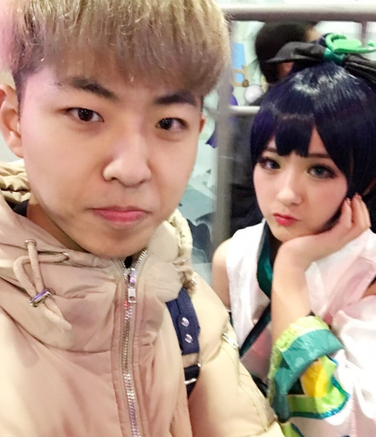 作为刚加入虎牙一年的主播,怀念平时的直播还是以户外为主,有时候也会