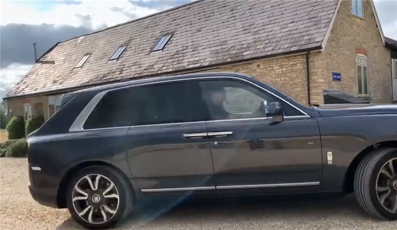 白富美在国外的一天：坐库里南出门，住千万的洋房，环境美空气佳