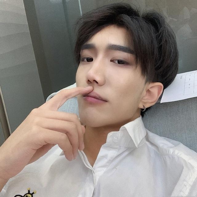 百万网红韩佩泉,经历七次整容,原来是有这样的经历