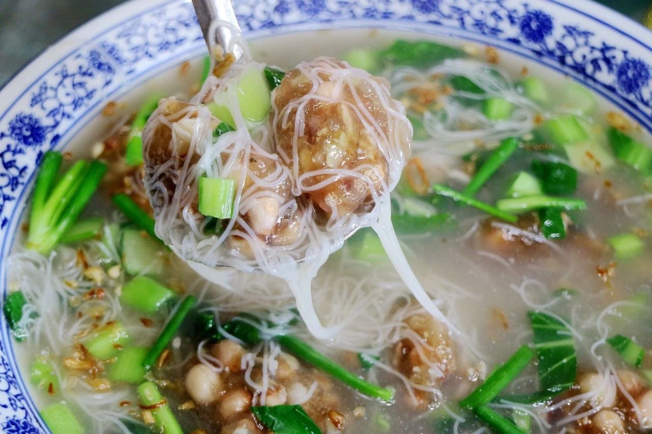 虽是马鲛鱼等优质鱼肉所做,却尝不出鱼腥味,清蒸,煎炸或煮汤,都有着