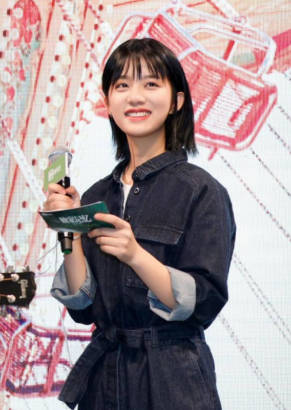 李婷婷放学别走杀青造型可爱青春洋溢男主竟是李文瀚队友